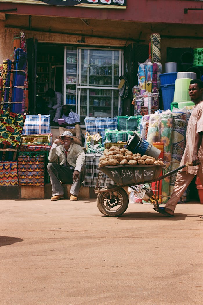 gallery-5 Vibrant Nigerian market scene showcasing traditional goods and daily life.
